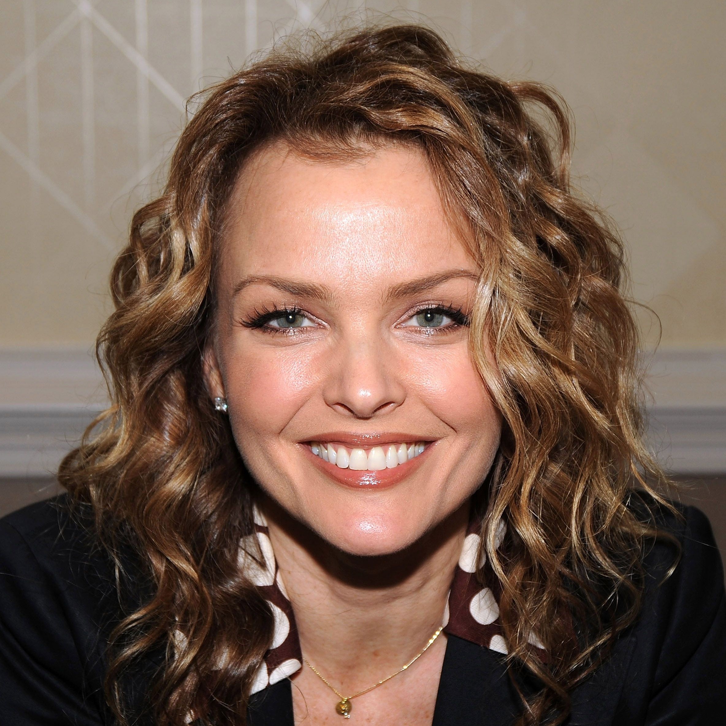 Dina Meyer Picture 2 | Chainimage